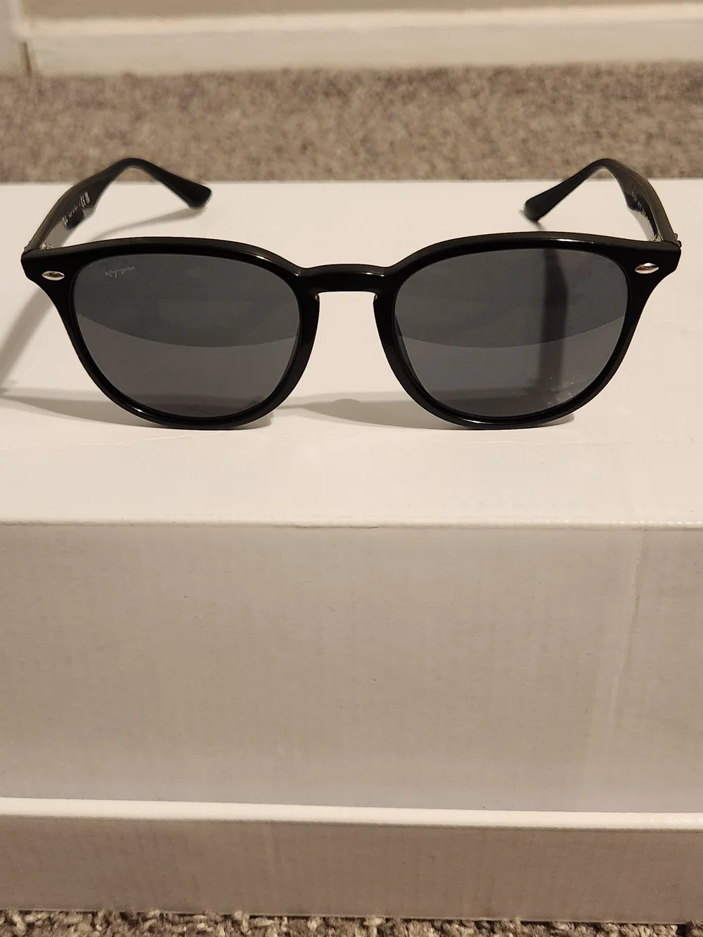 Unisex Ray-Ban Sunglasses Black Frame Dark Green Lens RB4259 Made In Italy